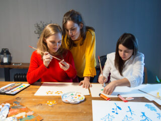 18443